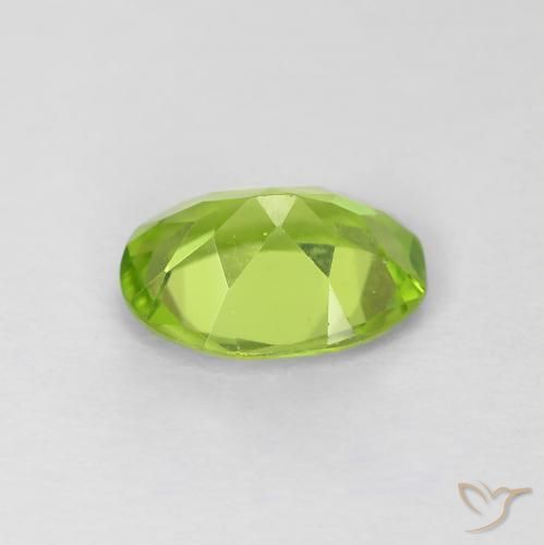 Péridot Vert moyen naturelle Coupe ovale, 1.09 ct, VVS-VS