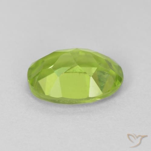 Péridot Vert clair naturelle ovale, 1.20 ct, VVS-VS