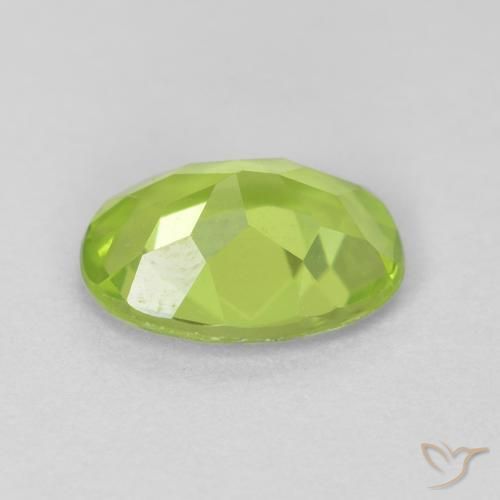 Péridot Vert clair naturelle ovale, 1.11 ct, VVS-VS