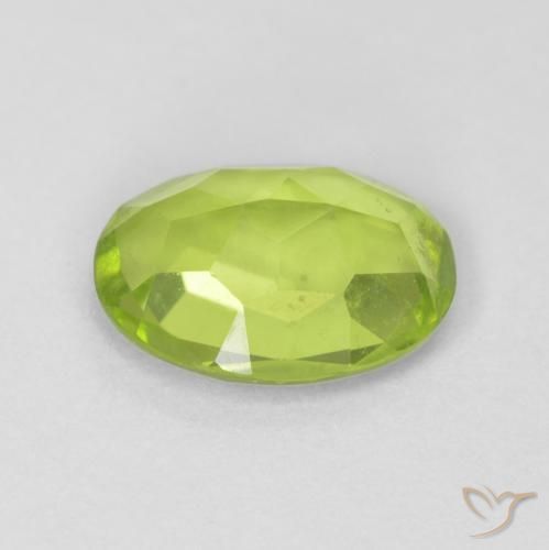 Péridot Vert clair naturelle ovale, 1.10 ct, VVS-VS