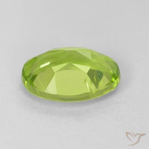 Péridot Vert clair naturelle ovale, 1.28 ct, VS