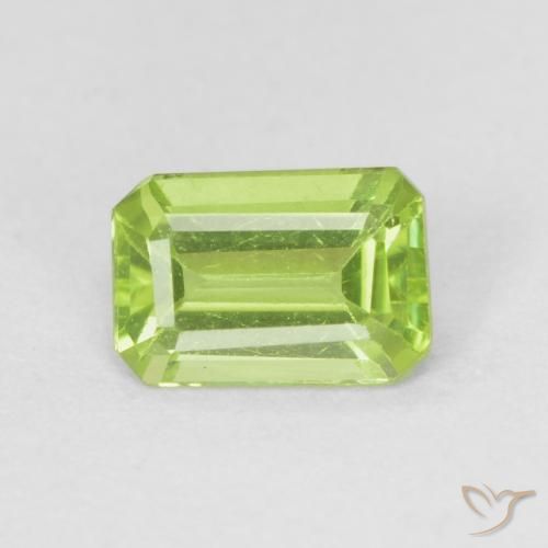 0.56ct Naturel Vert moyen Péridot, Taille émeraude, VVS