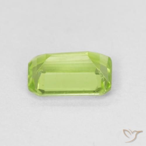 Péridot Vert moyen naturelle Octogone / coupe Émeraude, 0.56 ct, VVS