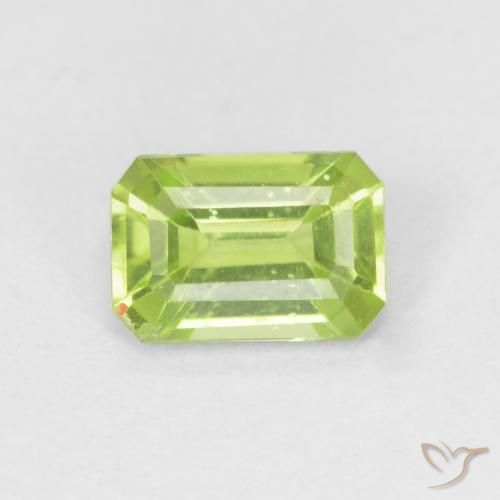 0.52ct Naturel Vert vif et léger Péridot, Taille émeraude, VVS