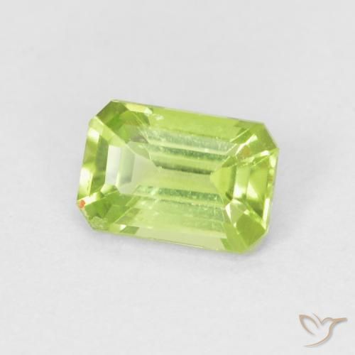 Péridot Vert vif et léger naturelle Octogone / coupe Émeraude, 0.52 ct, VVS