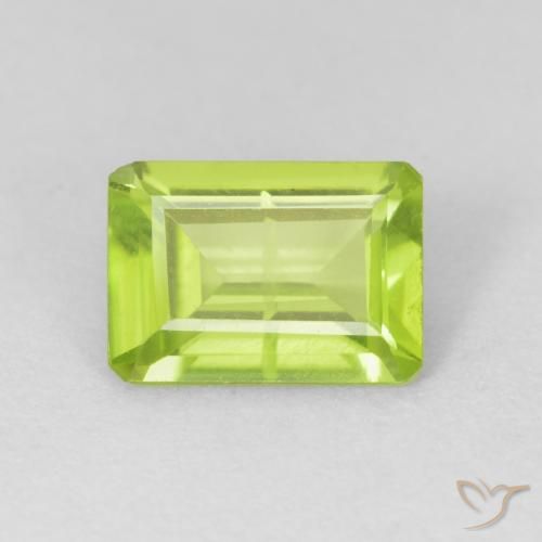 0.95ct Naturel Vert clair Péridot, Taille émeraude, VS