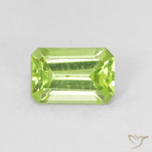 Péridot Vert vif et léger naturelle Octogone / coupe Émeraude, 0.62 ct, VS
