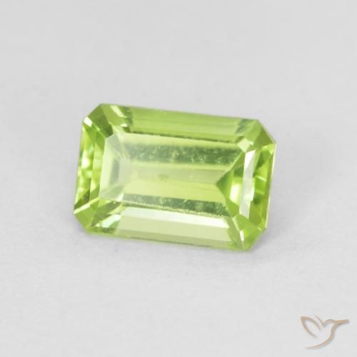 Péridot Vert vif et léger naturelle Octogone / coupe Émeraude, 0.62 ct, VS