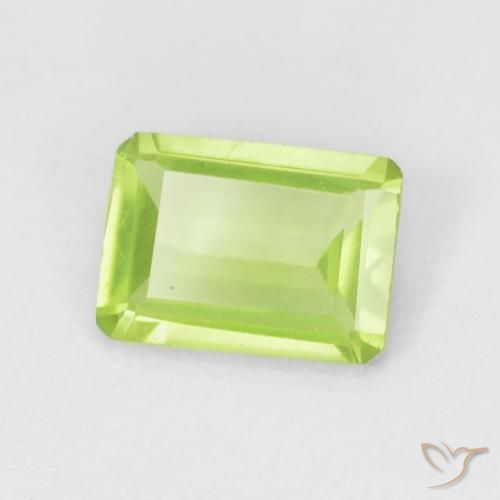 Péridot Vert moyen naturelle Octogone / coupe Émeraude, 0.85 ct, VVS