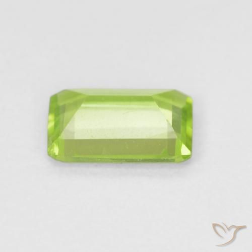 Péridot Vert moyen naturelle Octogone / coupe Émeraude, 0.85 ct, VVS