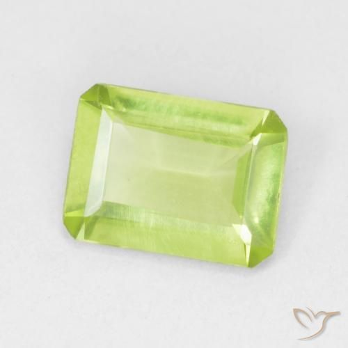 Péridot Vert clair naturelle Octogone / coupe Émeraude, 0.67 ct, VVS