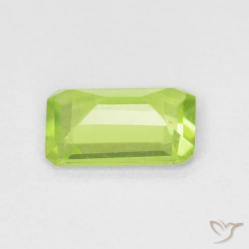 Péridot Vert clair naturelle Octogone / coupe Émeraude, 0.67 ct, VVS