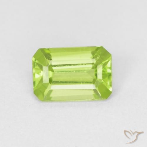 0.55ct Naturel Vert clair Péridot, Taille émeraude, VVS