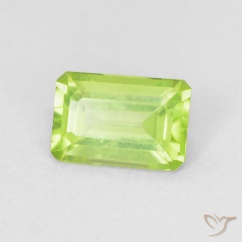 Péridot Vert vif et léger naturelle Octogone / coupe Émeraude, 0.58 ct, VVS