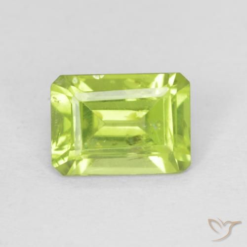 1.01ct Naturel Vert moyen Péridot, Taille émeraude, VS