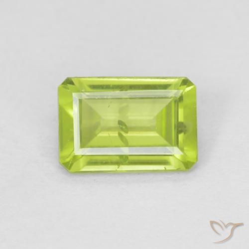 0.86ct Naturel Vert moyen Péridot, Taille émeraude, VS