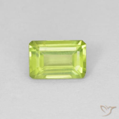 Péridot Vert jaunâtre vif naturelle Octogone / coupe Émeraude, 0.56 ct, VVS-VS