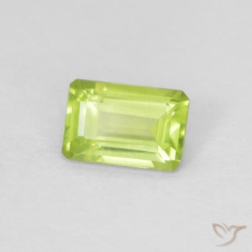Péridot Vert jaunâtre vif naturelle Octogone / coupe Émeraude, 0.56 ct, VVS-VS