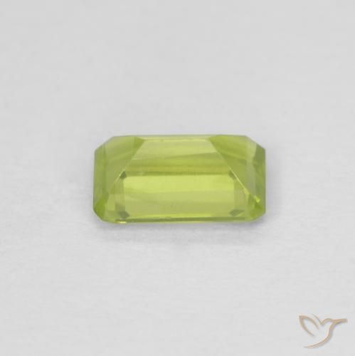Péridot Vert moyen naturelle Octogone / coupe Émeraude, 0.61 ct, VVS-VS