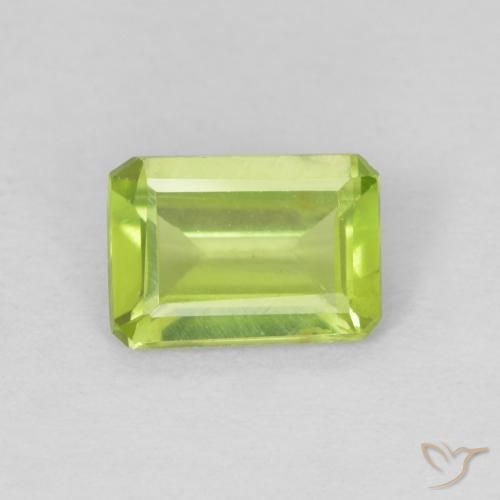 0.81ct Naturel Vert moyen Péridot, Taille émeraude, VS