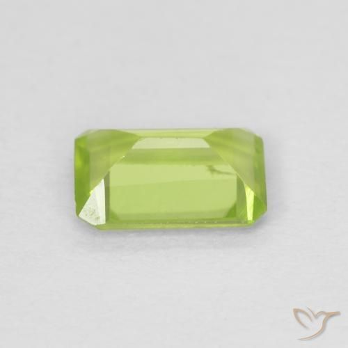 Péridot Vert moyen naturelle Octogone / coupe Émeraude, 0.81 ct, VS
