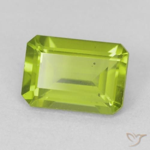 Péridot Vert clair naturelle Octogone / coupe Émeraude, 0.90 ct, VVS