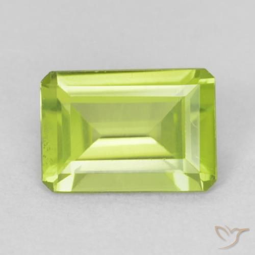 0.80ct Naturel Vert moyen Péridot, Taille émeraude, VVS