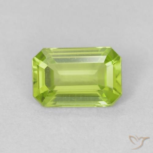 0.53ct Naturel Vert jaunâtre vif Péridot, Taille émeraude, VVS