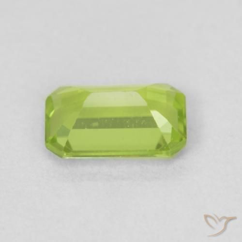 Péridot Vert jaunâtre vif naturelle Octogone / coupe Émeraude, 0.53 ct, VVS