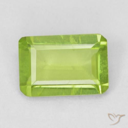 0.76ct Naturel Vert moyen Péridot, Taille émeraude, VS