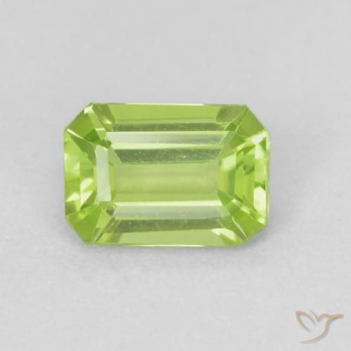 0.59ct Naturel Vert moyen Péridot, Taille émeraude, VVS