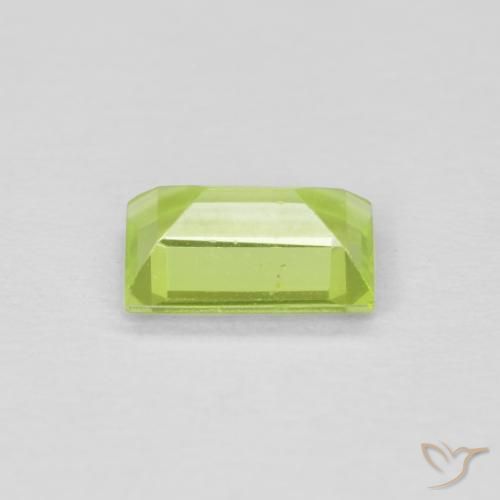 Péridot Vert moyen naturelle Baquette, 0.56 ct, VVS-VS
