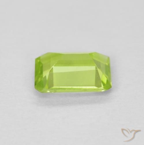 Péridot Vert clair naturelle Octogone / coupe Émeraude, 0.76 ct, VVS-VS