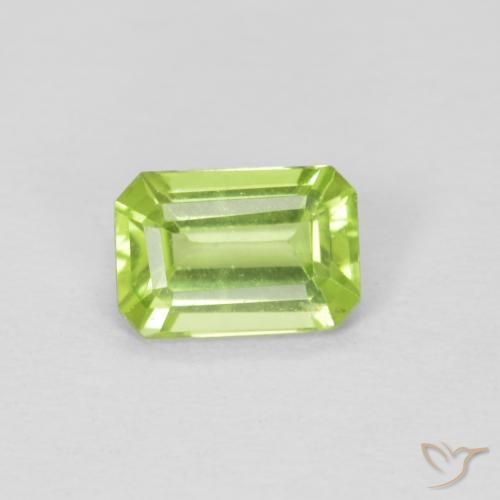 0.55ct Naturel Vert moyen Péridot, Taille émeraude, VVS-VS