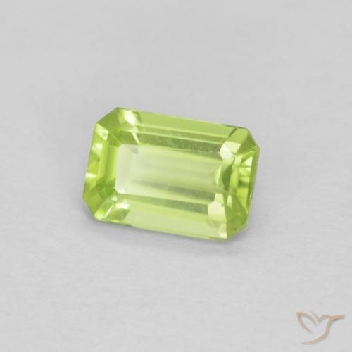 Péridot Vert moyen naturelle Octogone / coupe Émeraude, 0.55 ct, VVS-VS
