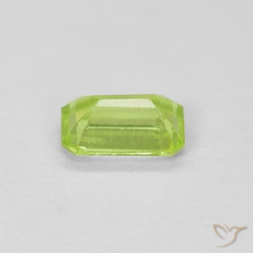 Péridot Vert moyen naturelle Octogone / coupe Émeraude, 0.55 ct, VVS-VS