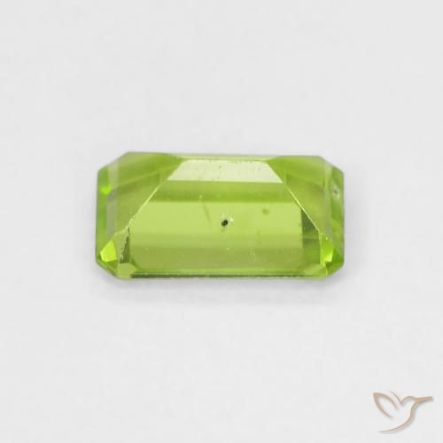 Péridot Vert moyen naturelle Octogone / coupe Émeraude, 0.57 ct, VS