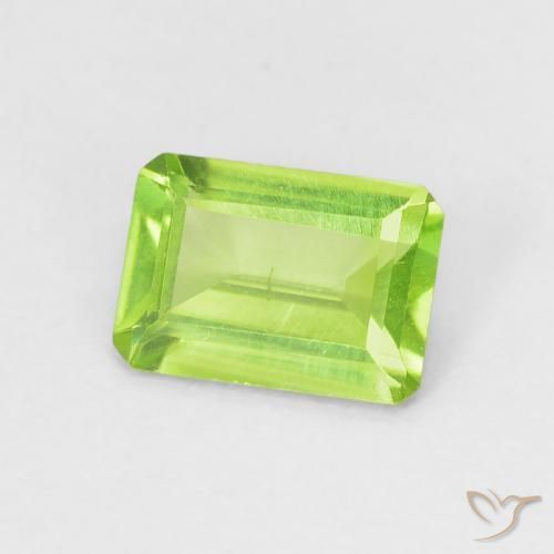 Péridot Vert moyen naturelle Octogone / coupe Émeraude, 0.82 ct, VS