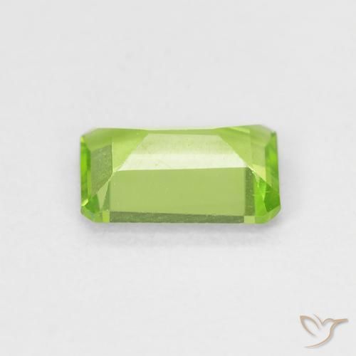 Péridot Vert moyen naturelle Octogone / coupe Émeraude, 0.82 ct, VS