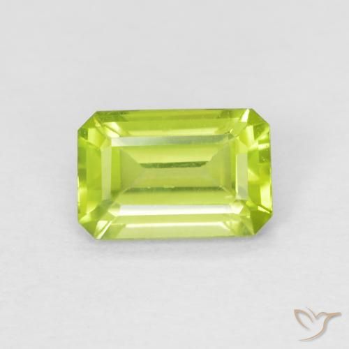 0.58ct Naturel Vert clair Péridot, Taille émeraude, VS
