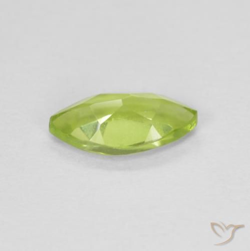 Péridot Vert moyen naturelle Marquise, 0.69 ct, VVS