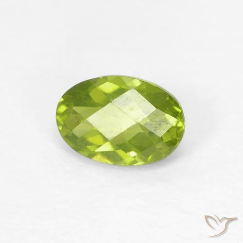 Péridot Vert éclatant naturelle ovale, 0.62 ct, VS