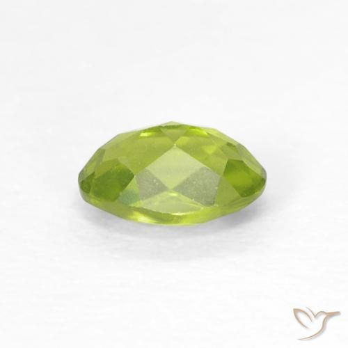 Péridot Vert éclatant naturelle ovale, 0.62 ct, VS