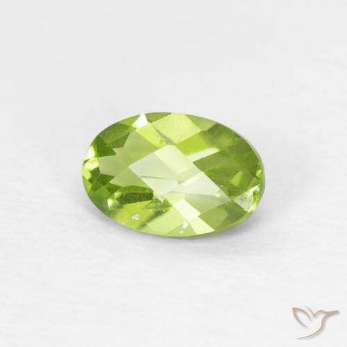 Péridot Vert clair naturelle ovale, 0.57 ct, VS