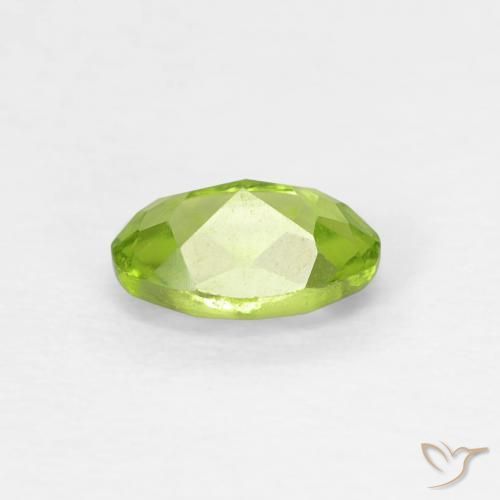 Péridot Vert clair naturelle ovale, 0.57 ct, VS