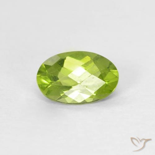 Péridot Vert clair naturelle ovale, 0.49 ct, VS