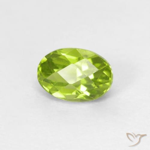Péridot Vert clair naturelle ovale, 0.66 ct, VVS-VS