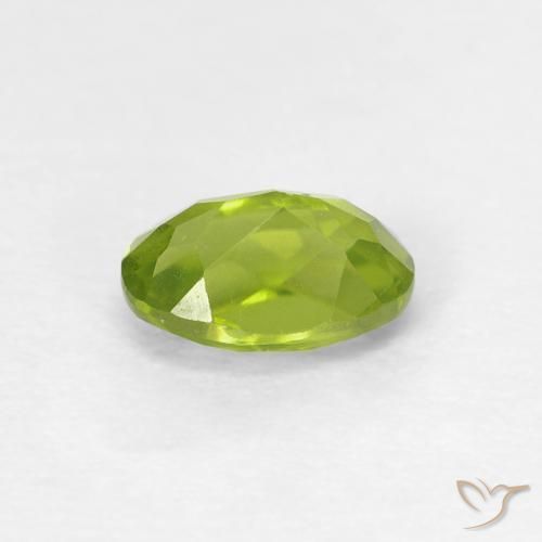Péridot Vert clair naturelle ovale, 0.62 ct, VVS-VS