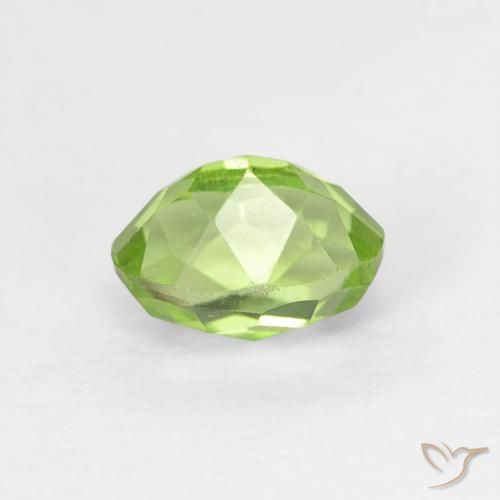 Péridot Vert vif et léger naturelle ovale, 0.77 ct, VVS-VS