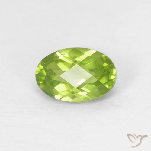 Péridot Vert vif et léger naturelle ovale, 0.62 ct, VVS-VS